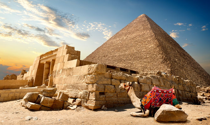 Necropoli in Egitto, piramide