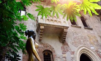 Verona, il balcone di Giulietta si apre all'amore gay